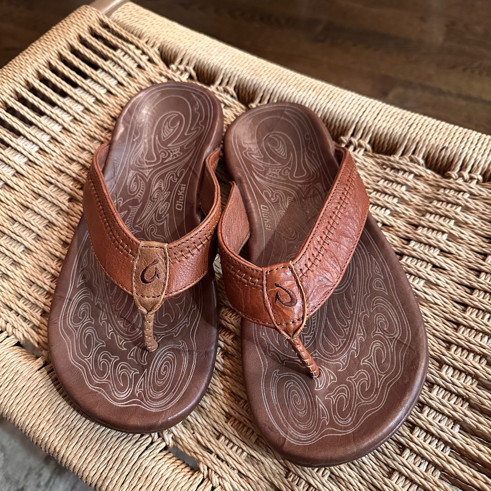 OluKai leather Hiapo flip flops Size 10 Men’s